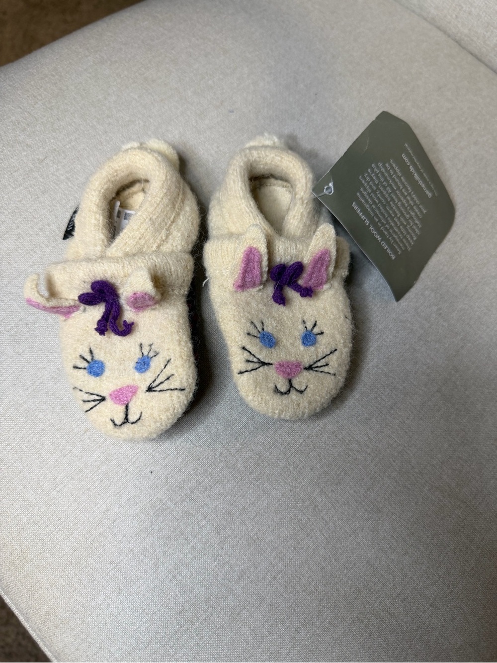 Garnet Hill Cream Cat Slippers with Purple Bow